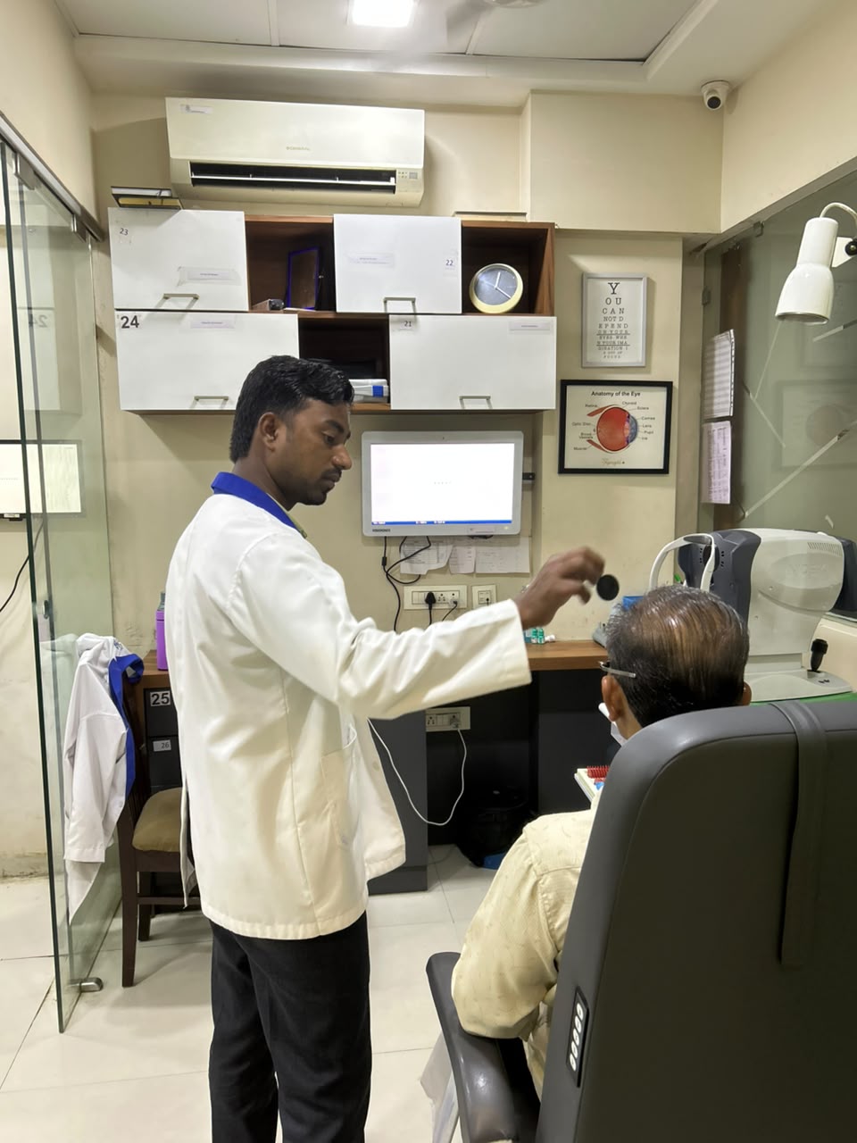 What to expect at a cataract consultation